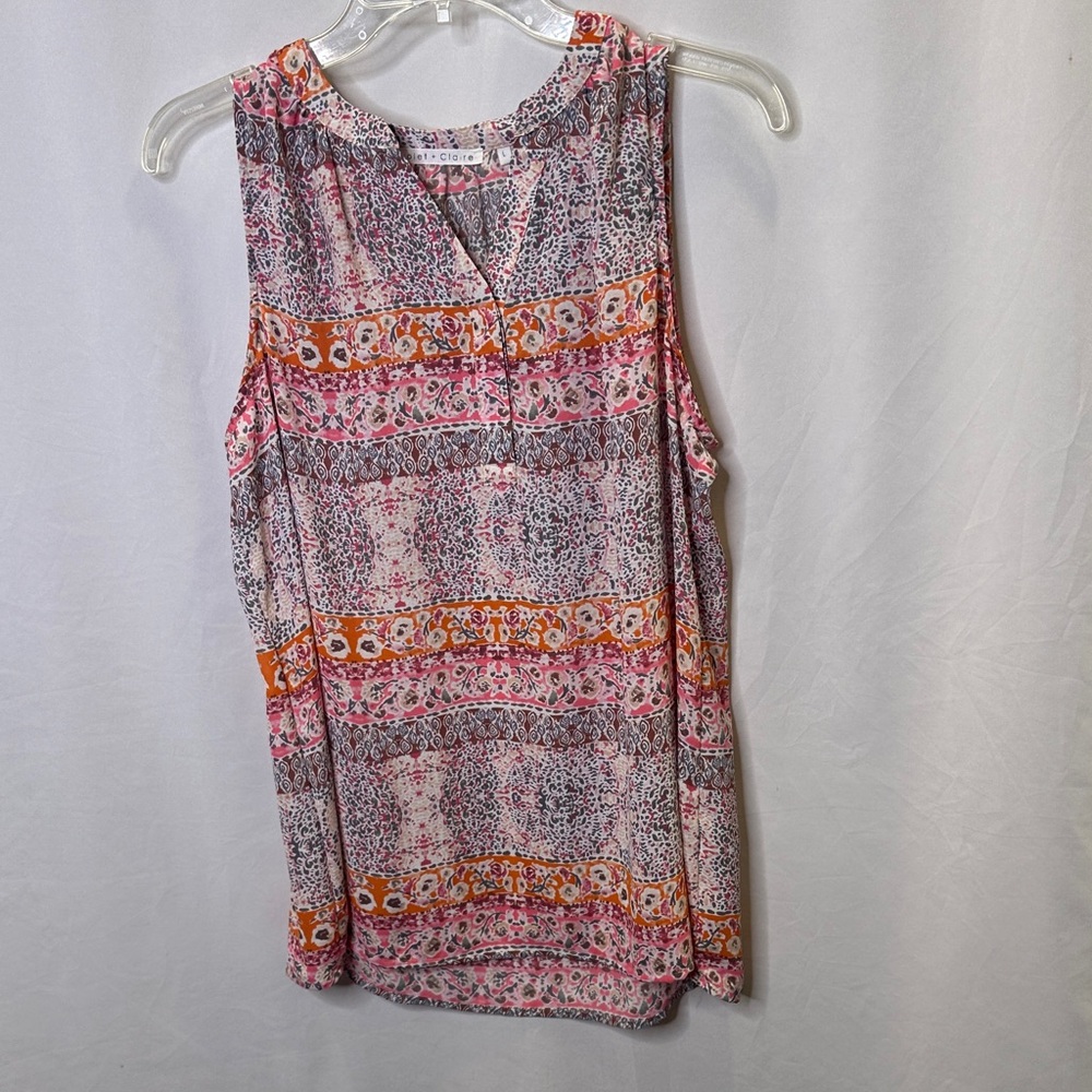 Violet + Claire sleeveless, lightweight print top.  Lightweight fabric.  Sz L.